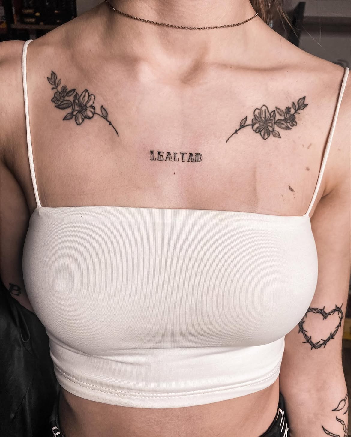 Lealtad - Tatuaje caligráfico de precisión